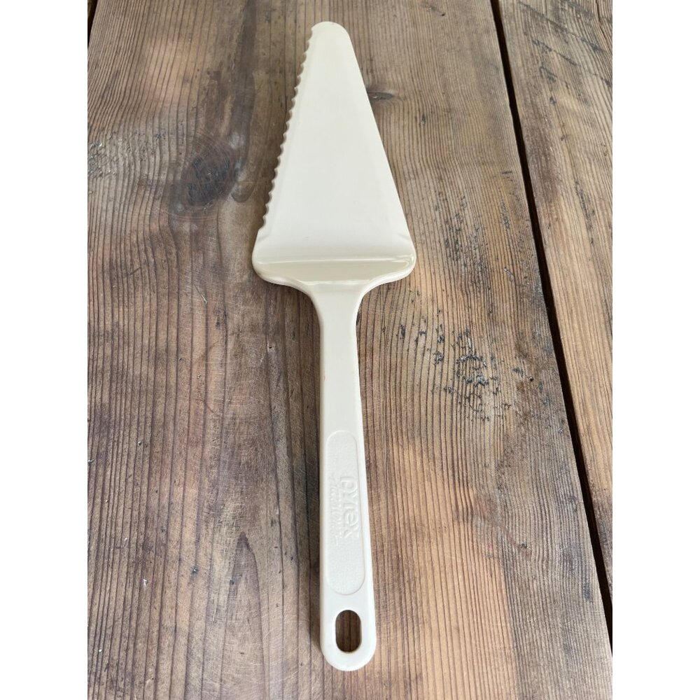 Pyrex Accessories 3370 Serrated Pie Server and Spatula